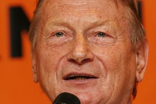 Josef Dvořák alias Komik: StB vyprávěl o Suchého milionech, večírcích i zákulisí Semaforu - Médium.cz